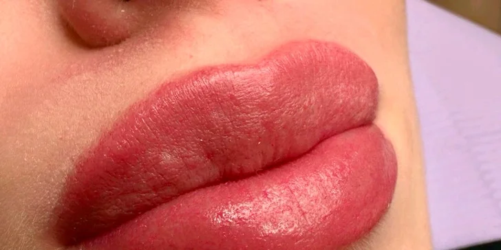 Permanentní make-up: kontura a stínování rtů, microblading a microshading obočí