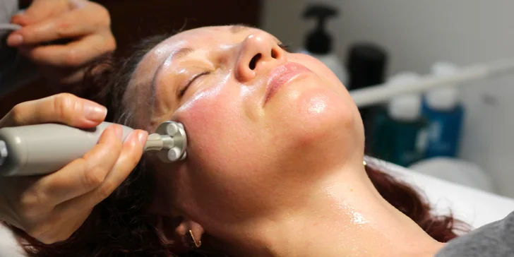Kosmetické ošetření dle výběru: peeling, hydratace i lifting, proti akné i vráskám