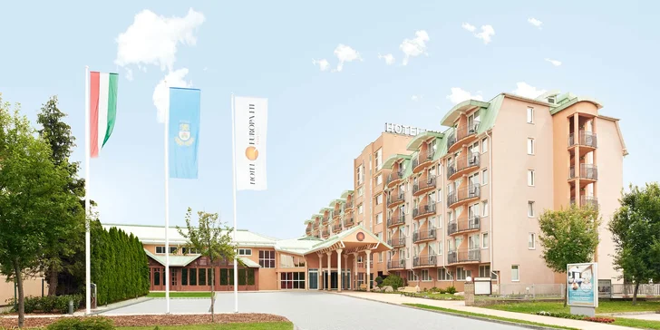 Rodinný pobyt v maďarském Hévízu: wellness, léčivá voda, polopenze a 2 děti do 4,99 let zdarma