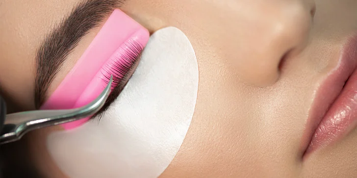 Barvení, lash lifting, laminace obočí vč. úpravy nebo kompletní balíček