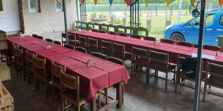 1 nebo 2 hodiny bowlingu až pro 8 hráčů i grilovaná kuřata