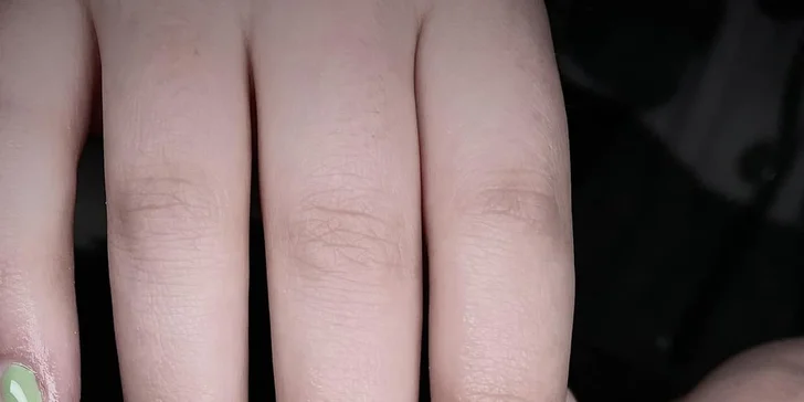 Manikúra a pedikúra vč. masáže: lakování, P-Shine nebo Shellac