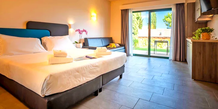 Lago di Garda: 4* hotel s bazénem hned u jezera, láhev vína a extra slevy pro delší pobyty