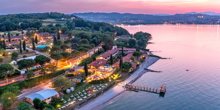 Lago di Garda: 4* hotel s bazénem hned u jezera, láhev vína a extra slevy pro delší pobyty