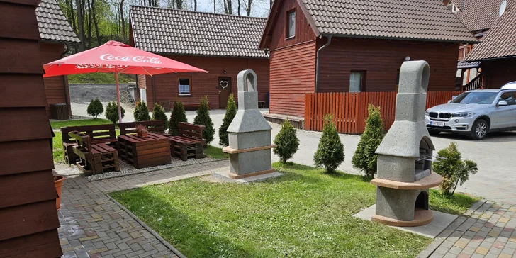 Rodinná pohoda u Pradědu: vybavená chata s kuchyňkou až pro 10 osob