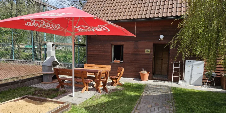Rodinná pohoda u Pradědu: vybavená chata s kuchyňkou až pro 10 osob