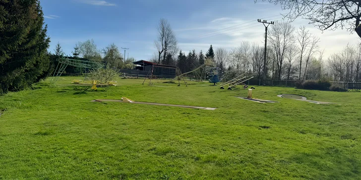 Hodina hry minigolfu na venkovním hřišti s 18 jamkami pro 1 či 2 osoby