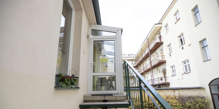 Kosmetické ošetření pleti Unstress De Luxe s liftingovou masáží