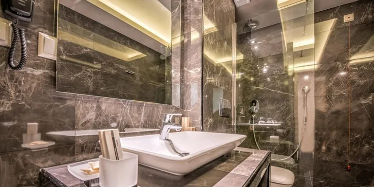 Letecky na Zakynthos: 5* hotel Azure Resort s all inclusive, bazénem a animačním programem