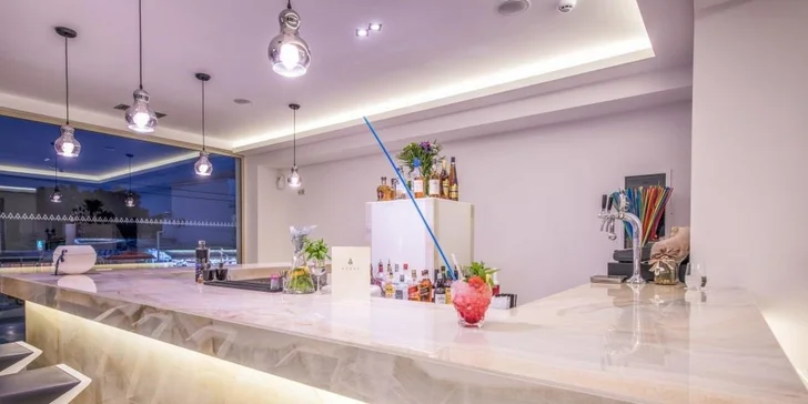 Letecky na Zakynthos: 5* hotel Azure Resort s all inclusive, bazénem a animačním programem