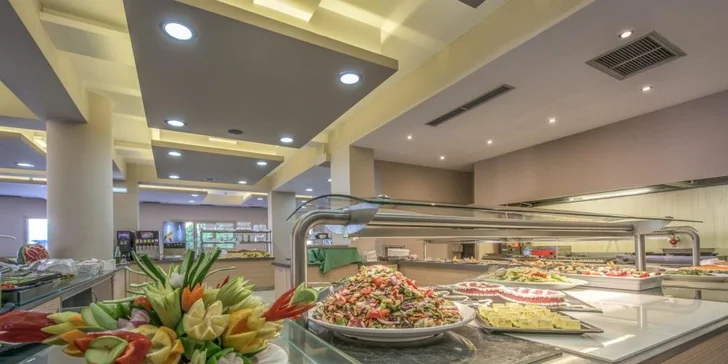 Letecky na Zakynthos: 5* hotel Azure Resort s all inclusive, bazénem a animačním programem