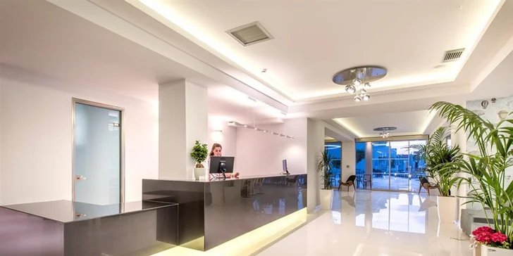 Letecky na Zakynthos: 5* hotel Azure Resort s all inclusive, bazénem a animačním programem
