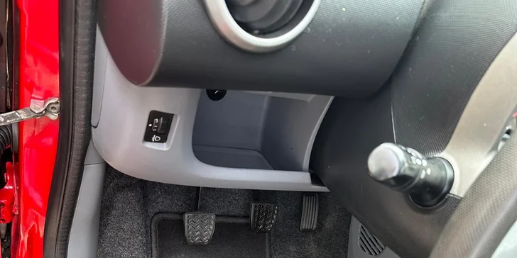 Kompletní ruční mytí vozu s tepováním sedaček v myčce Wash Cars