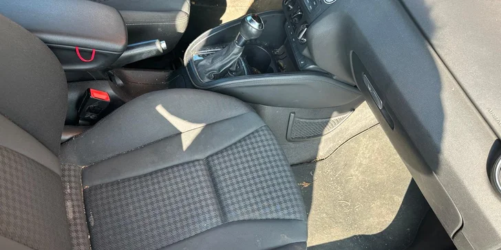 Kompletní ruční mytí vozu s tepováním sedaček v myčce Wash Cars