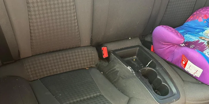 Kompletní ruční mytí vozu s tepováním sedaček v myčce Wash Cars