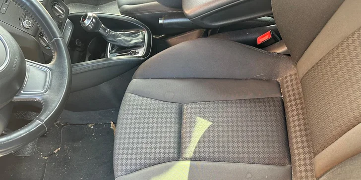Kompletní ruční mytí vozu s tepováním sedaček v myčce Wash Cars