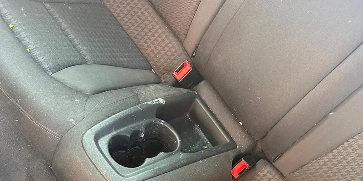 Kompletní ruční mytí vozu s tepováním sedaček v myčce Wash Cars