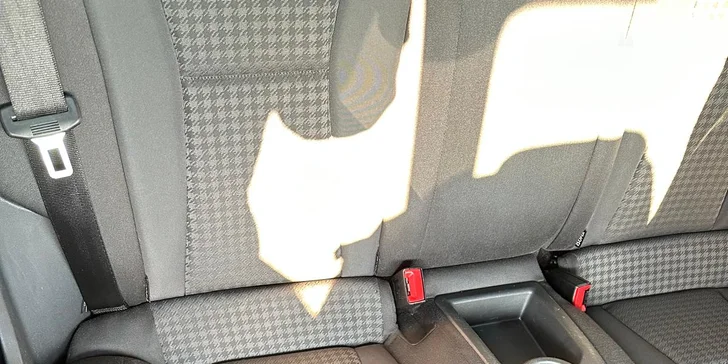 Kompletní ruční mytí vozu s tepováním sedaček v myčce Wash Cars