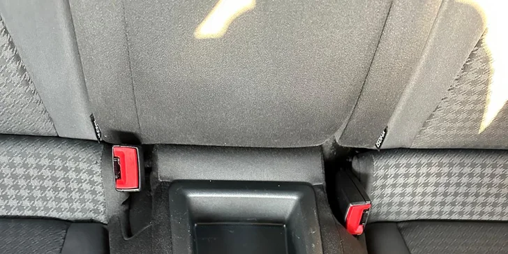 Kompletní ruční mytí vozu s tepováním sedaček v myčce Wash Cars