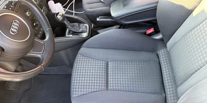 Kompletní ruční mytí vozu s tepováním sedaček v myčce Wash Cars