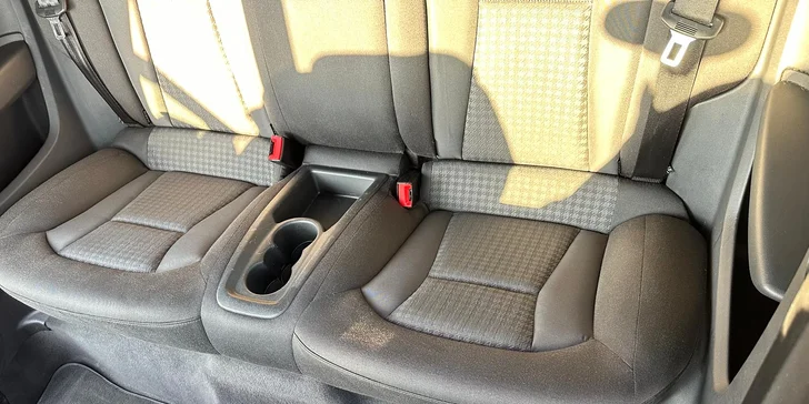 Kompletní ruční mytí vozu s tepováním sedaček v myčce Wash Cars