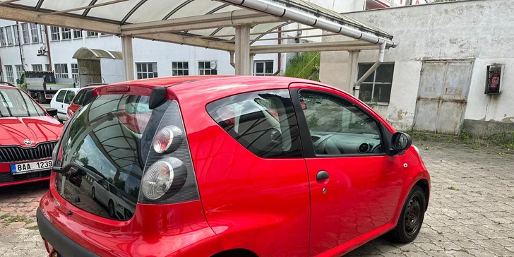 Kompletní ruční mytí vozu s tepováním sedaček v myčce Wash Cars