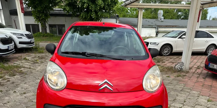 Kompletní ruční mytí vozu s tepováním sedaček v myčce Wash Cars