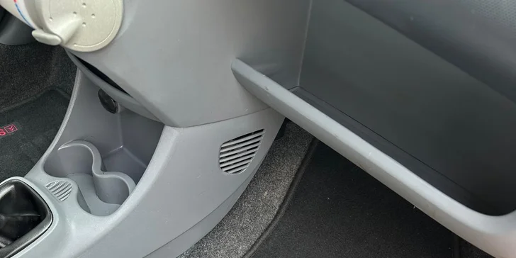 Kompletní ruční mytí vozu s tepováním sedaček v myčce Wash Cars