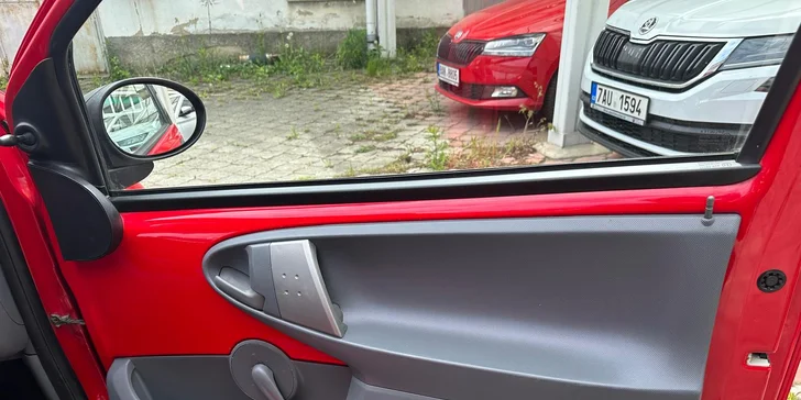 Kompletní ruční mytí vozu s tepováním sedaček v myčce Wash Cars