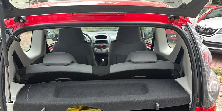 Kompletní ruční mytí vozu s tepováním sedaček v myčce Wash Cars