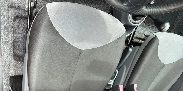 Kompletní ruční mytí vozu s tepováním sedaček v myčce Wash Cars