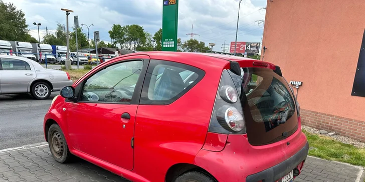 Kompletní ruční mytí vozu s tepováním sedaček v myčce Wash Cars