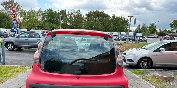 Kompletní ruční mytí vozu s tepováním sedaček v myčce Wash Cars