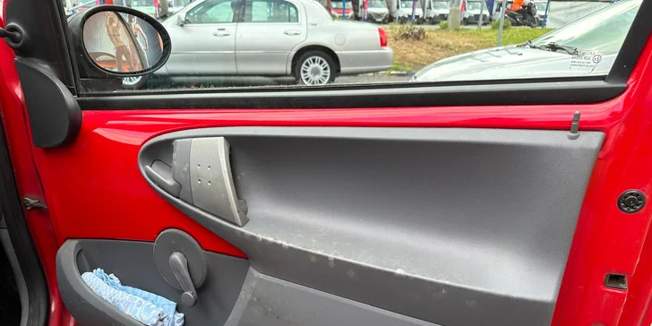 Kompletní ruční mytí vozu s tepováním sedaček v myčce Wash Cars