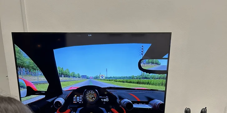 Pořádná jízda: 30 min. na závodním VR simulátoru Fanatec pro 1 osobu