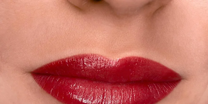 Permanentní make-up horních očních linek, rtů či obočí pudrovou metodou