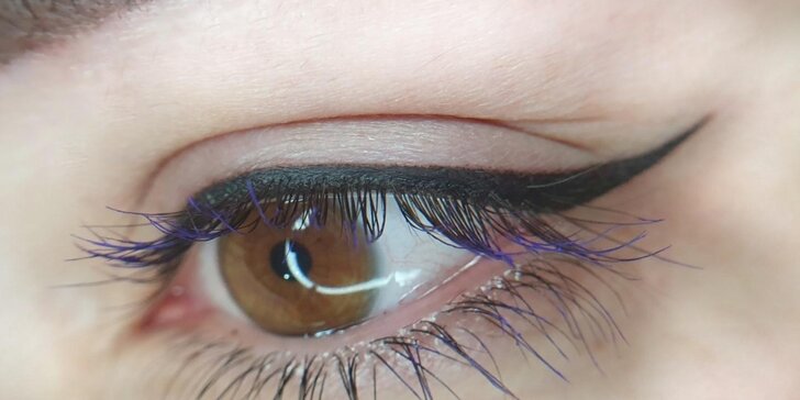 Permanentní make-up horních očních linek, rtů či obočí pudrovou metodou