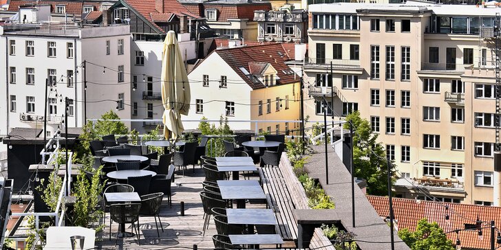 Snídaně či aperitivo ve sky baru na Václavském náměstí s úžasným výhledem na Prahu