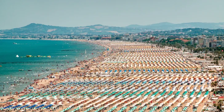 Dominanty San Marina s pobytem na pláži v Rimini: koupání a slunění