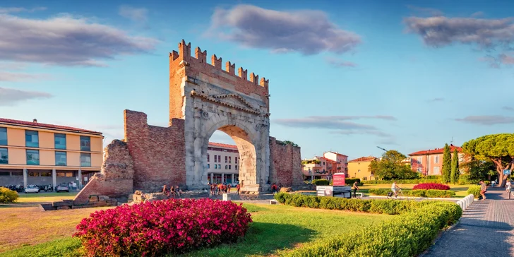 Dominanty San Marina s pobytem na pláži v Rimini: koupání a slunění