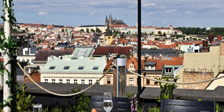 Snídaně či aperitivo ve sky baru na Václavském náměstí s úžasným výhledem na Prahu