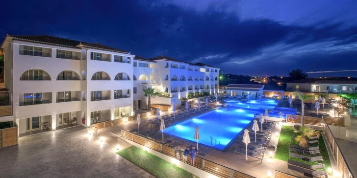Letecky na Zakynthos: 5* hotel Azure Resort s all inclusive, bazénem a animačním programem