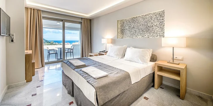 Letecky na Zakynthos: 5* hotel Azure Resort s all inclusive, bazénem a animačním programem