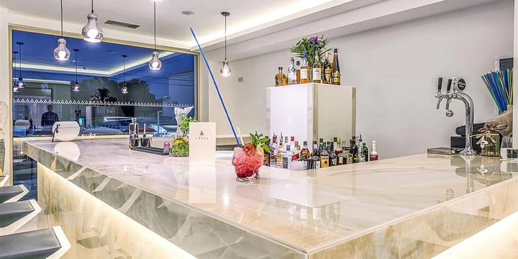 Letecky na Zakynthos: 5* hotel Azure Resort s all inclusive, bazénem a animačním programem