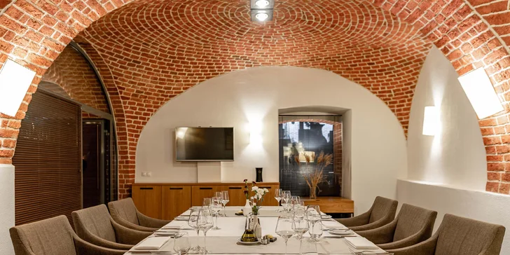 Pobyt se snídaní v centru Wrocławi: designový hotel v historické budově, varianta s vínem i parkováním
