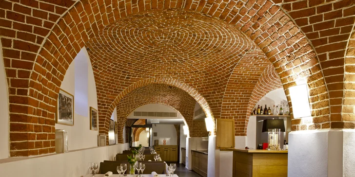 Pobyt se snídaní v centru Wrocławi: designový hotel v historické budově, varianta s vínem i parkováním