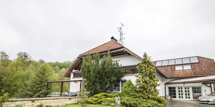 Valašská pohoda: penzion se snídaní, vinným sklípkem, saunou a bazénem se slanou vodou