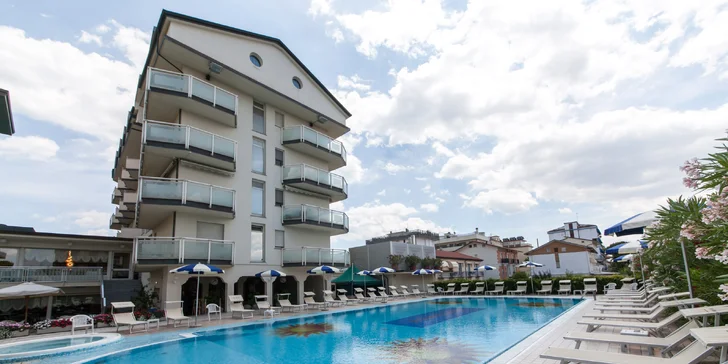 Italské přímořské město Cervia: 4* hotel 60 m od písečné pláže, snídaně, bazén a vířivka