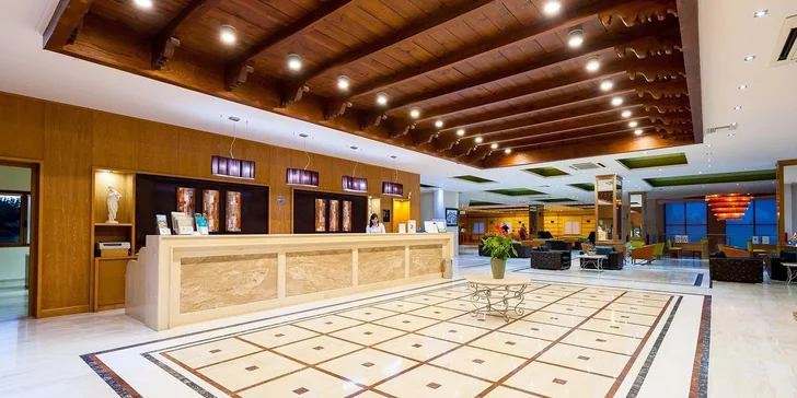Letecky na Krétu: 4* hotel Sirios Village s all inclusive, dětský klub Čedog a bazény