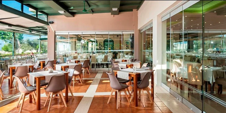 Letecky na Krétu: 4* hotel Sirios Village s all inclusive, dětský klub Čedog a bazény